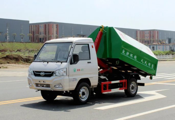 凱馬國(guó)五小型拉臂式垃圾車