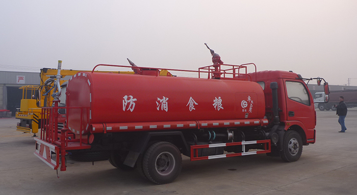中山市山豐特種(zhǒng)設備有限公司采購的灑水車交付使用